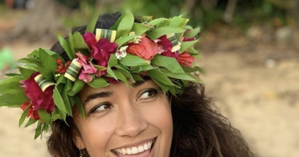 Hawaii's Beautiful Flowers & How To Wear Them