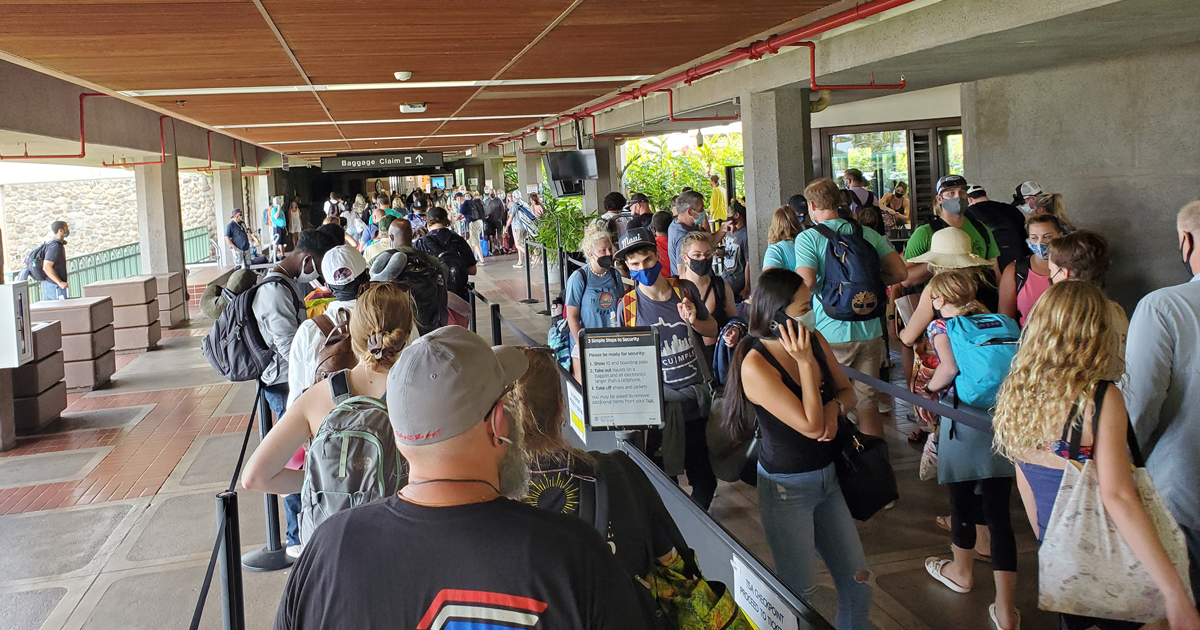 Hawaii airport security line