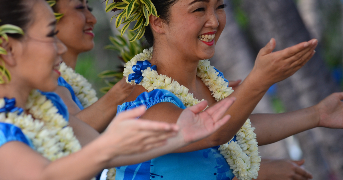 Hula dancers